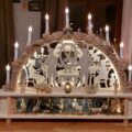 Johanngeorgenstädter Schwibbogen mit Bergwerksockel & Figuren
