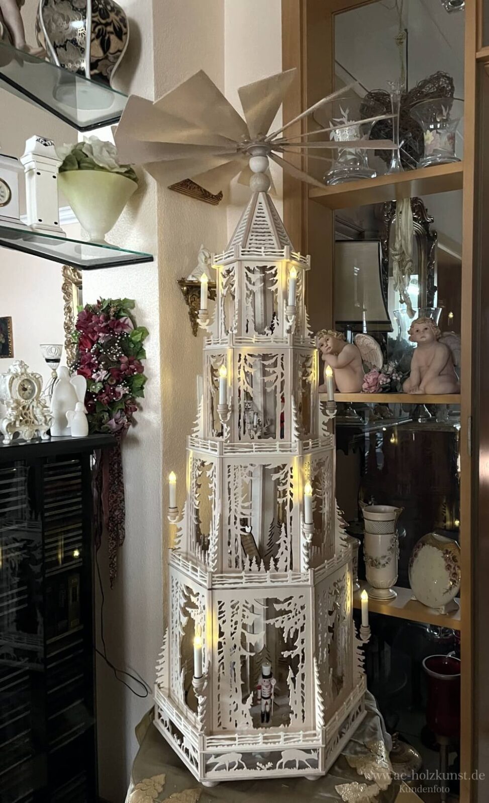 Große Weihnachtpyramide