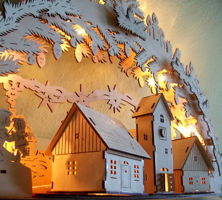 Laubsägevorlage 3D-Schwibbogen Dorf mit Kirche 67cm