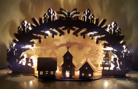 Laubsägevorlage 3D-Schwibbogen Dorf mit Kirche 67cm